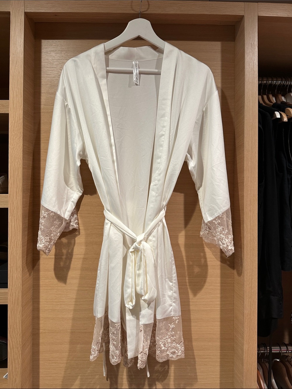 Flora Nikrooz Ivory Lace-Trim Short Robe